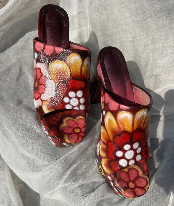 |Hibiscus Step 🌺| Price: $450 Size: 24" x 36" Availability: Available ORDER