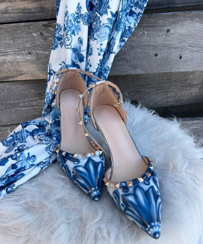 |Lisbon Luxe Pumps 👠| Price: $450 Size: 24" x 36" Availability: Available ORDER